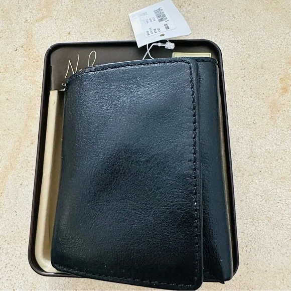 Nash Men’s wallet in brown leather.  9 1/4” open 
3” x 4” folded NWT - Picture 4 of 6